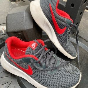 Little boys 1.5 Nike play shoes